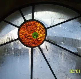 Porte originale pour la maison bulle de la ferme de Martinrou