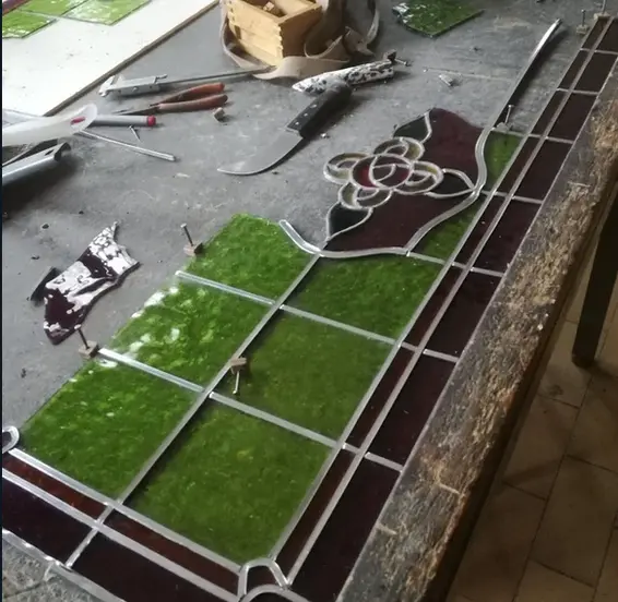 Restauration de plusieurs vitraux de même motif pour particulier