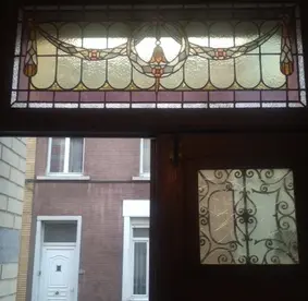 Restauration d'un vitrail de dessus de porte de type victorien