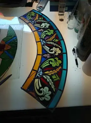 restauration avec peinture grisaille en atelier