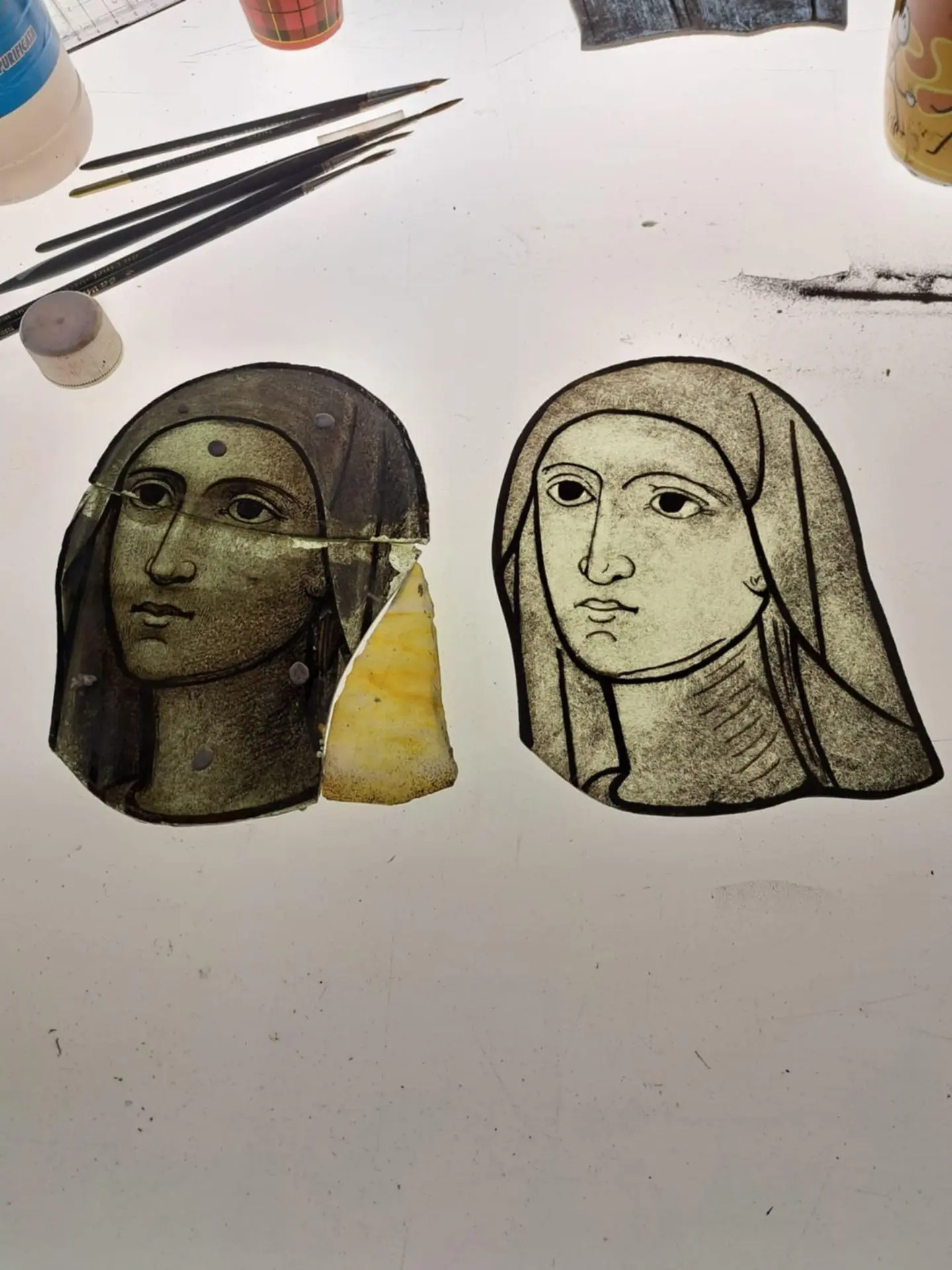 restauration peinture avec grisaille en atelier. Visage de la Vierge