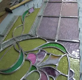 restauration en atelier de vitraux de portes 